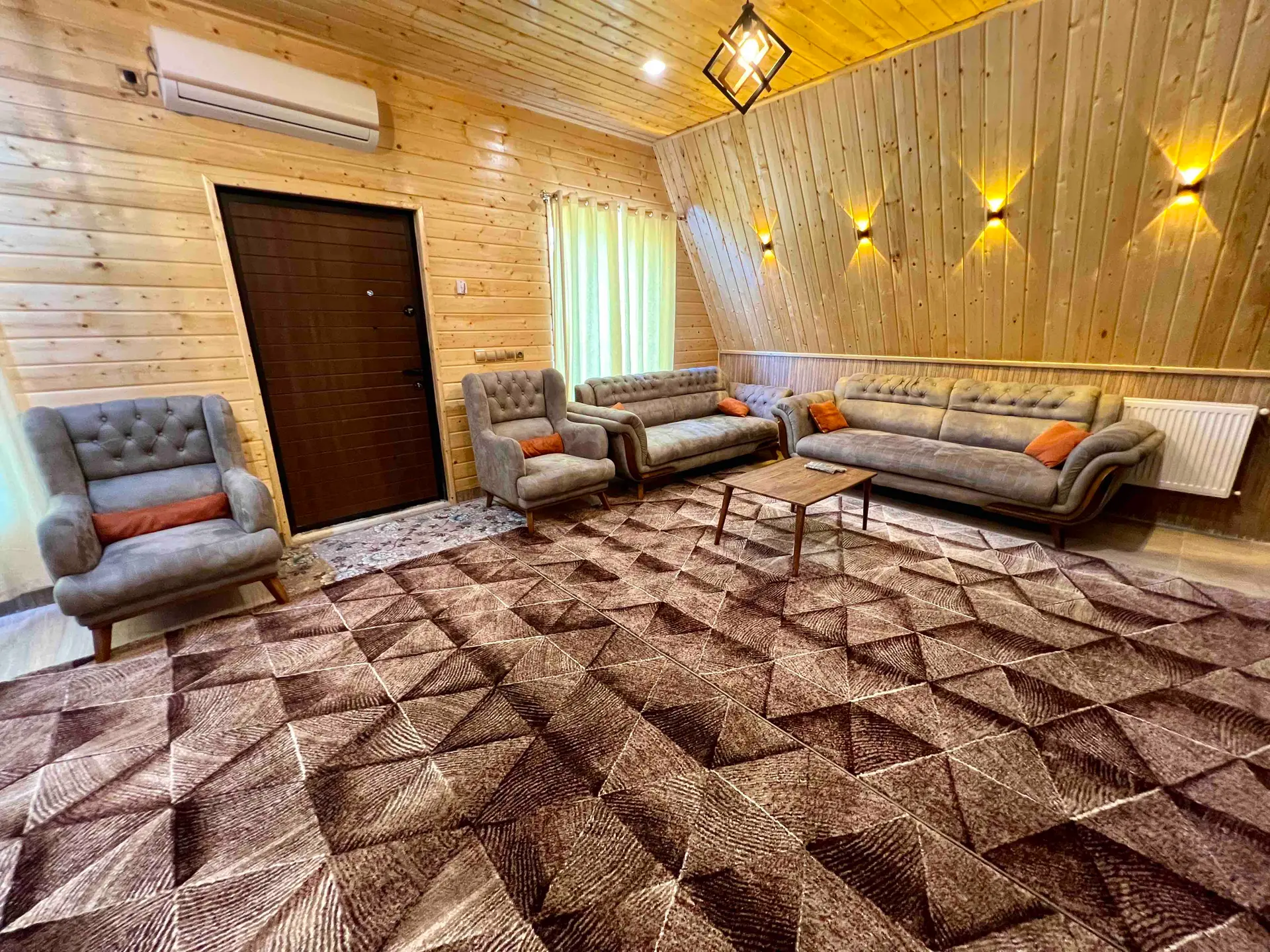 کلبه سوئیسی استخردار گیسوم توسکا