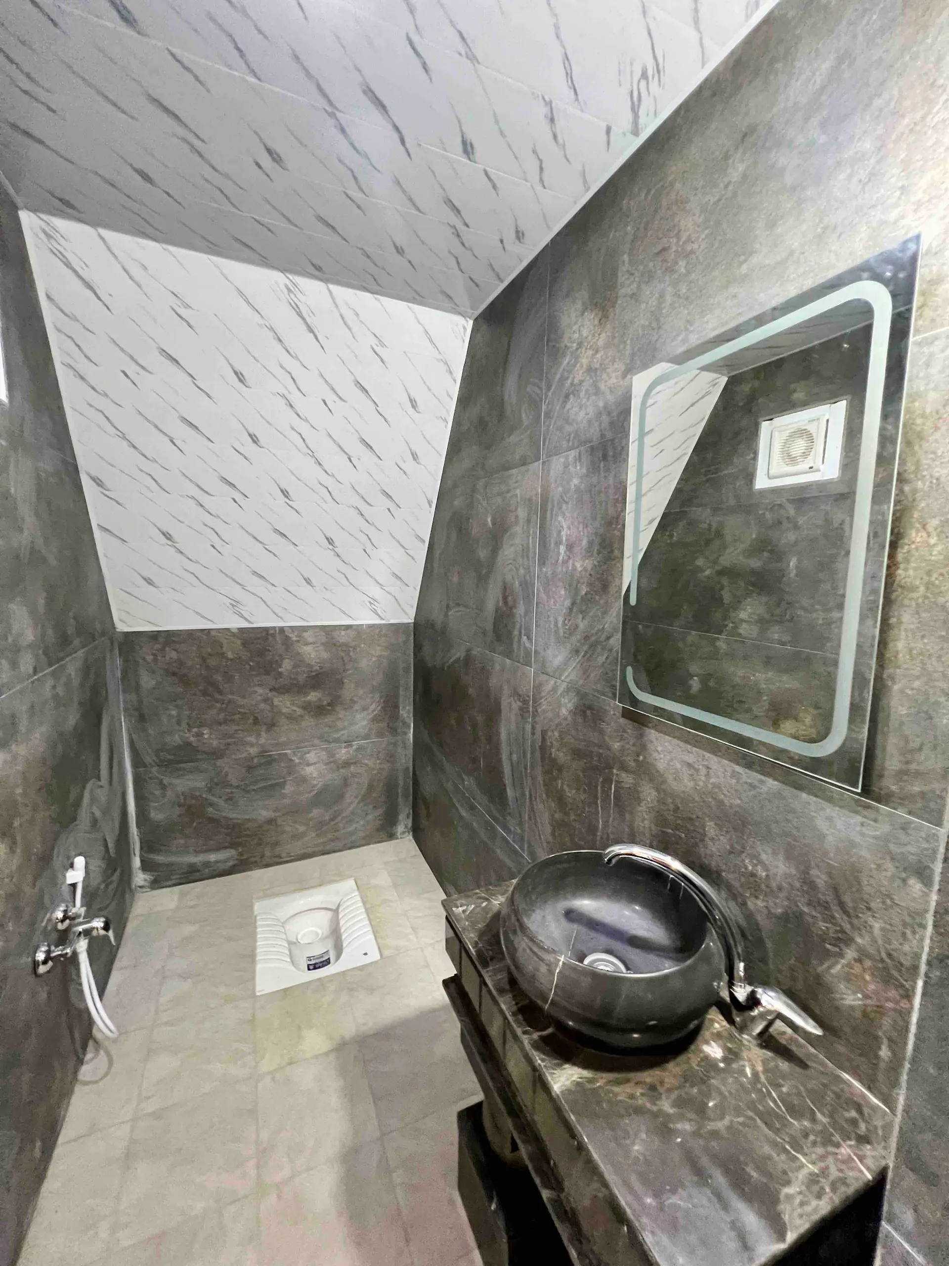 کلبه سوئیسی استخردار گیسوم توسکا