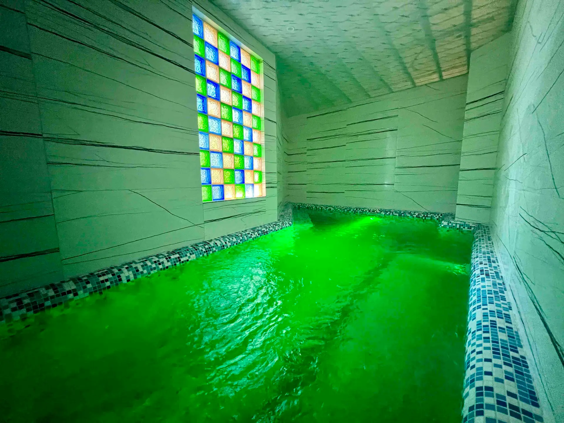 کلبه سوئیسی استخردار گیسوم توسکا
