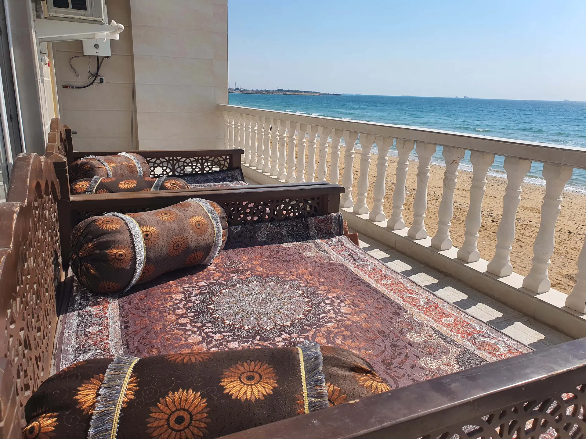 منزل مبله ساحلی شیک در سیراف