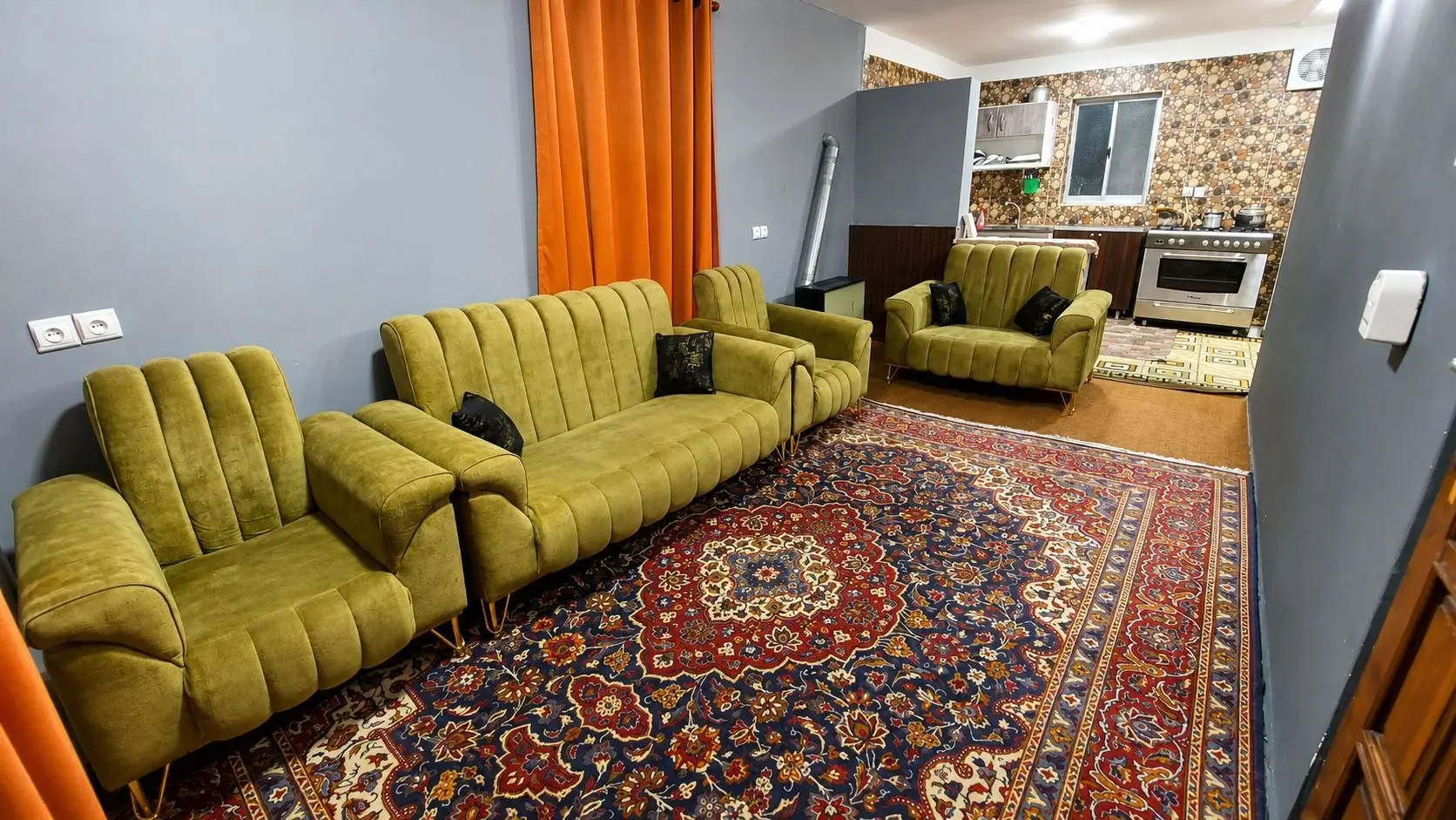 کلبه جنگلی جکوزی دار ونوشه در لفور