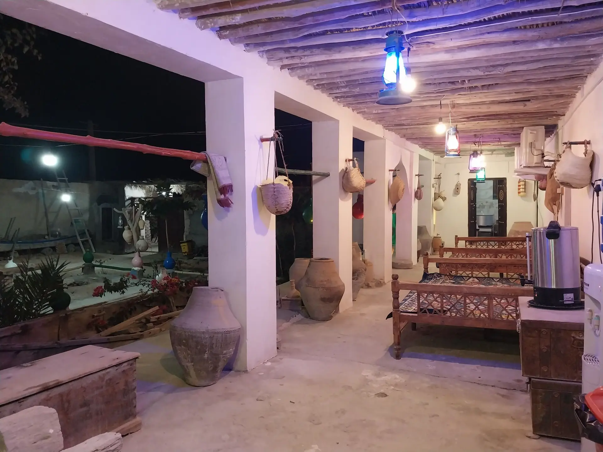 بومگردی ناخدا علی اتاق گل یاسمین