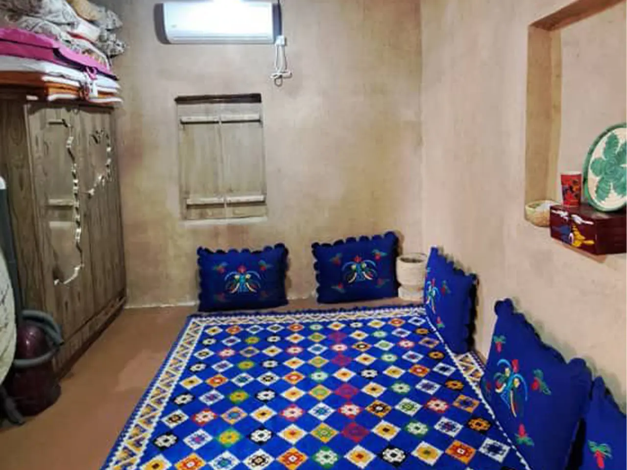 بوم گردی عیدروس اتاق حوت