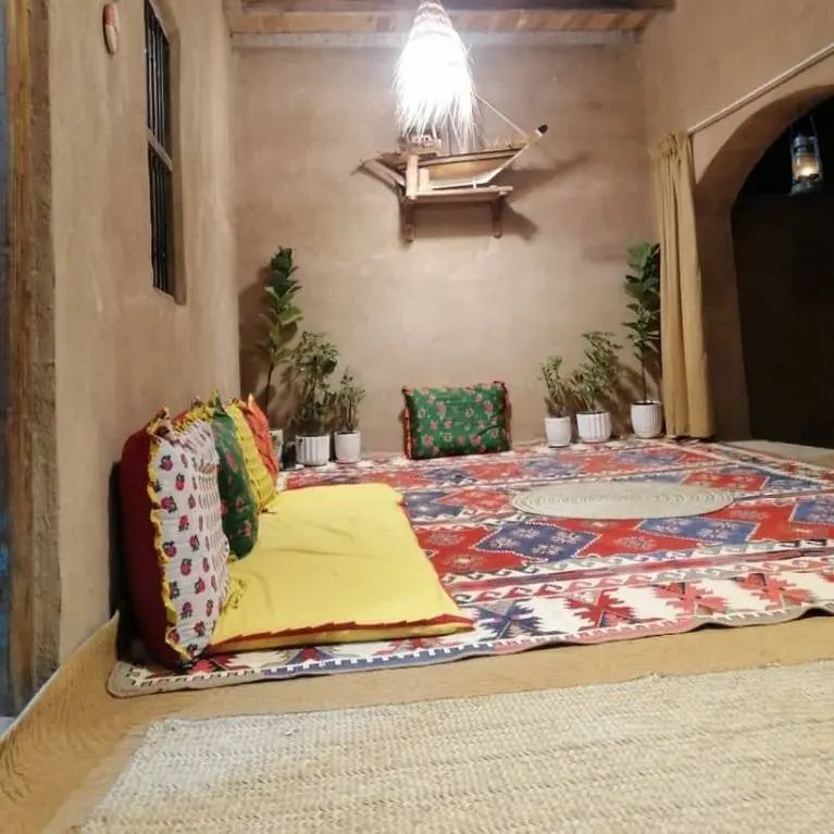 بوم گردی عیدروس اتاق دلفین