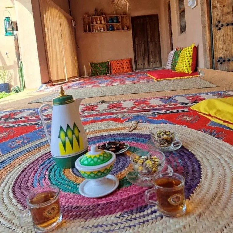 بوم گردی عیدروس اتاق دلفین