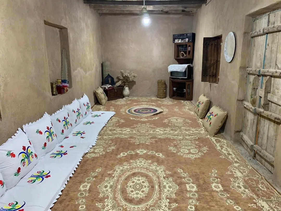 بوم گردی عیدروس اتاق هامور