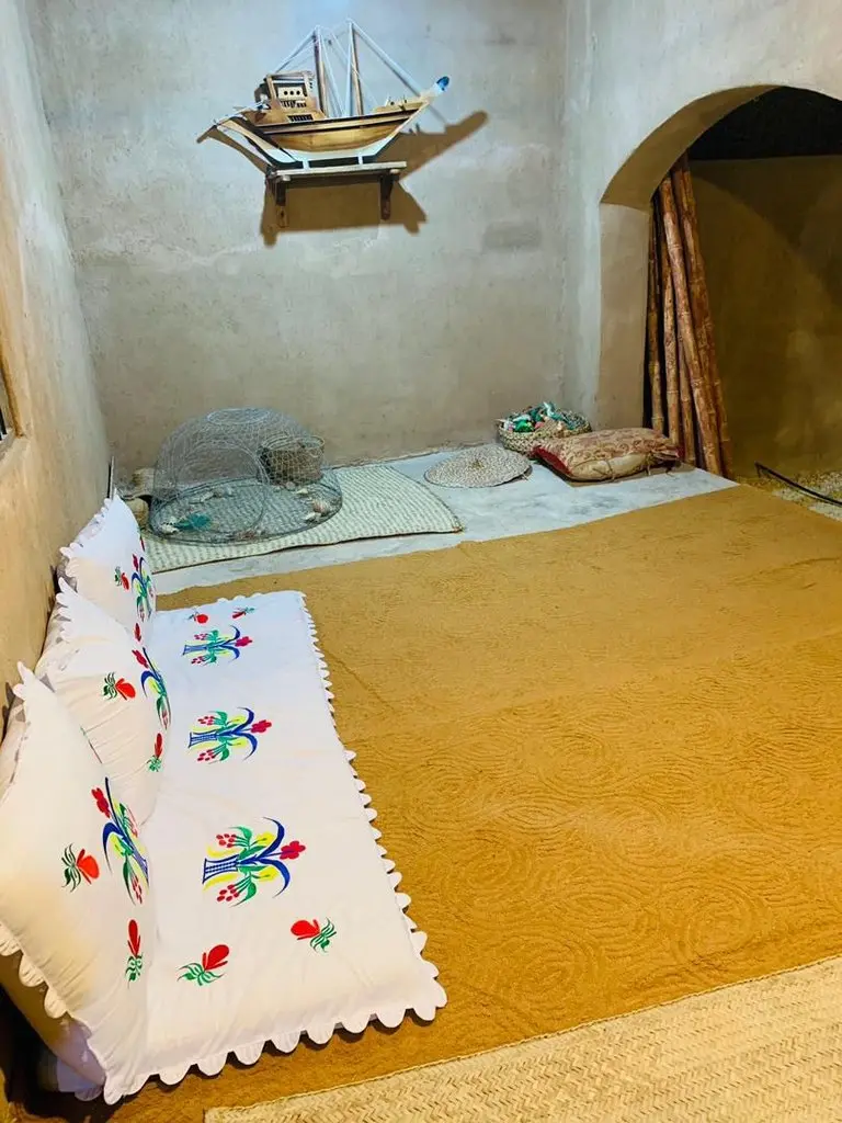 بوم گردی عیدروس اتاق هامور