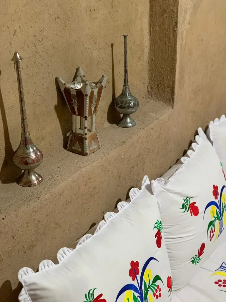 بوم گردی عیدروس اتاق هامور