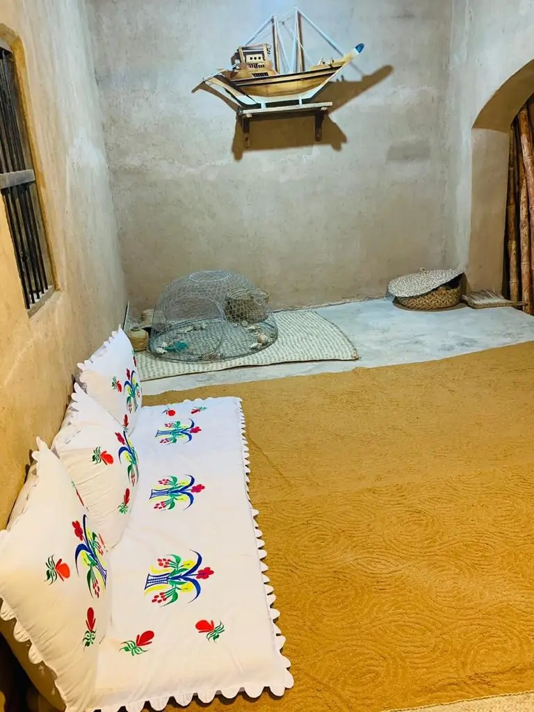 بوم گردی عیدروس اتاق هامور