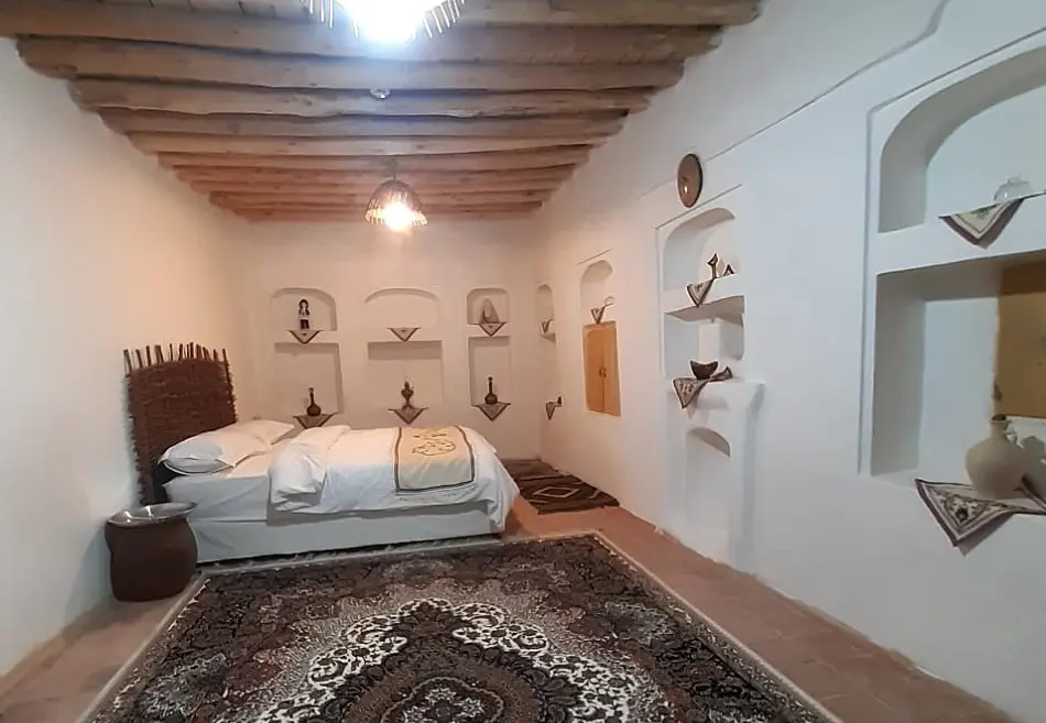 بوم گردی اله بوم اتاق آروس