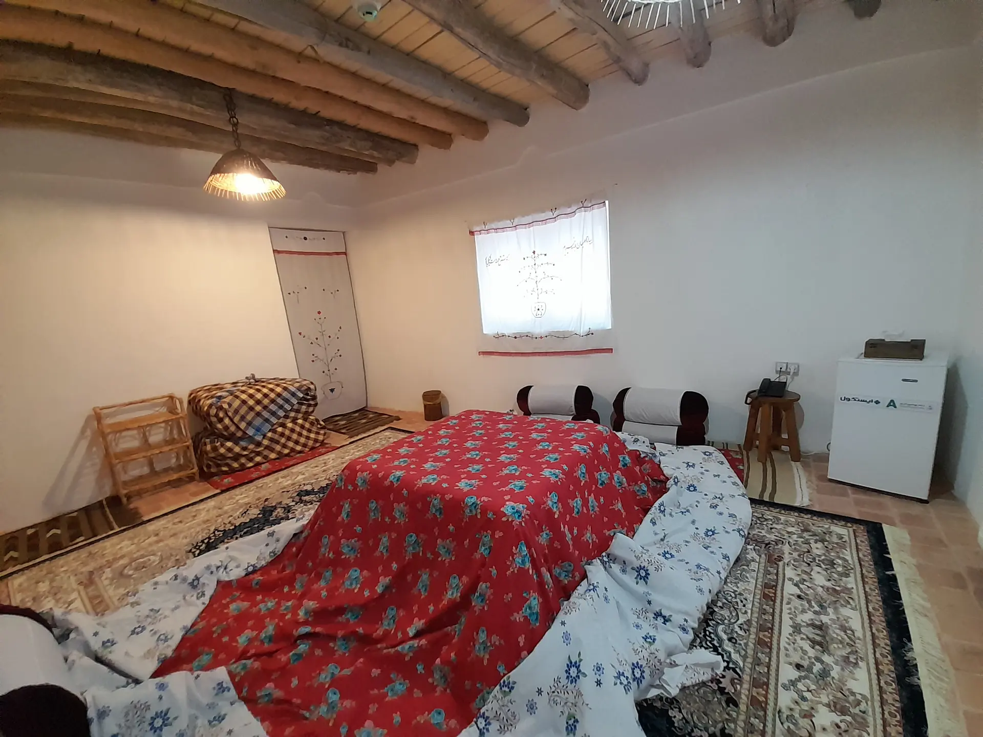 بوم گردی اله بوم اتاق ماریک