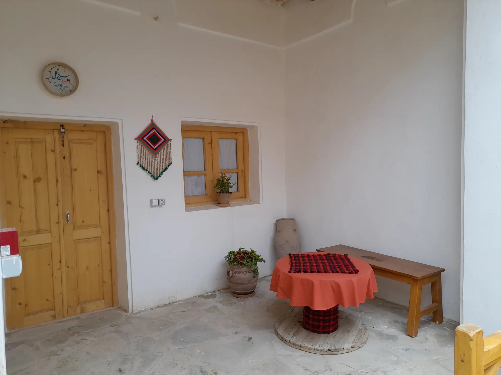 بوم گردی اله بوم اتاق ماریک