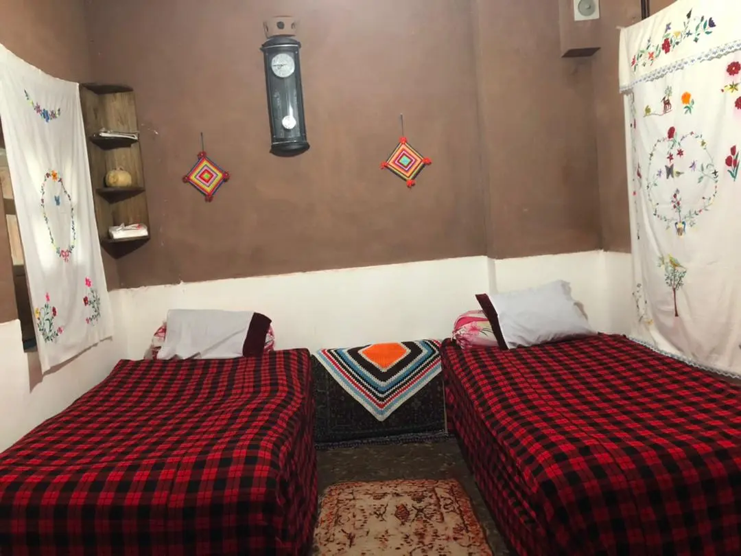 بوم گردی آله آموت اتاق اول