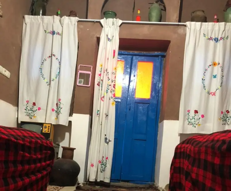 بوم گردی آله آموت اتاق اول