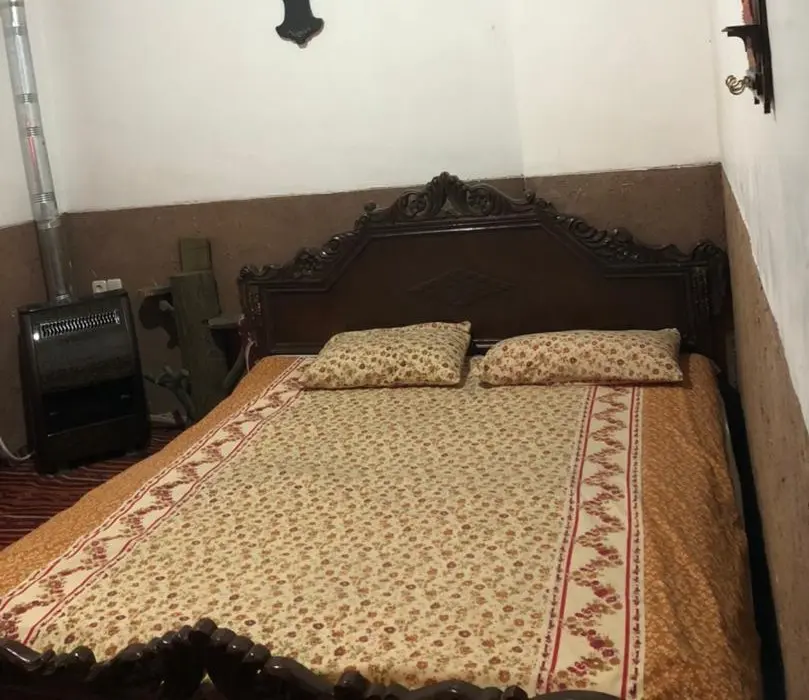 بوم گردی آله آموت اتاق دوم