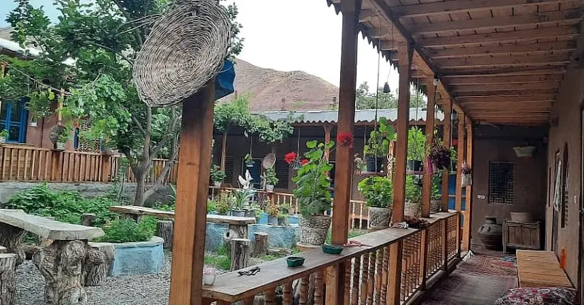 بوم گردی آله آموت اتاق دوم