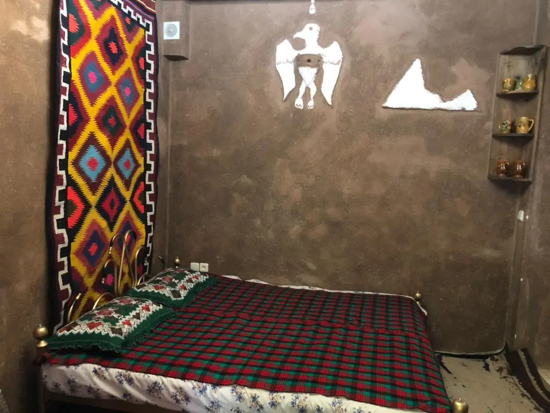 بوم گردی آله آموت اتاق سوم