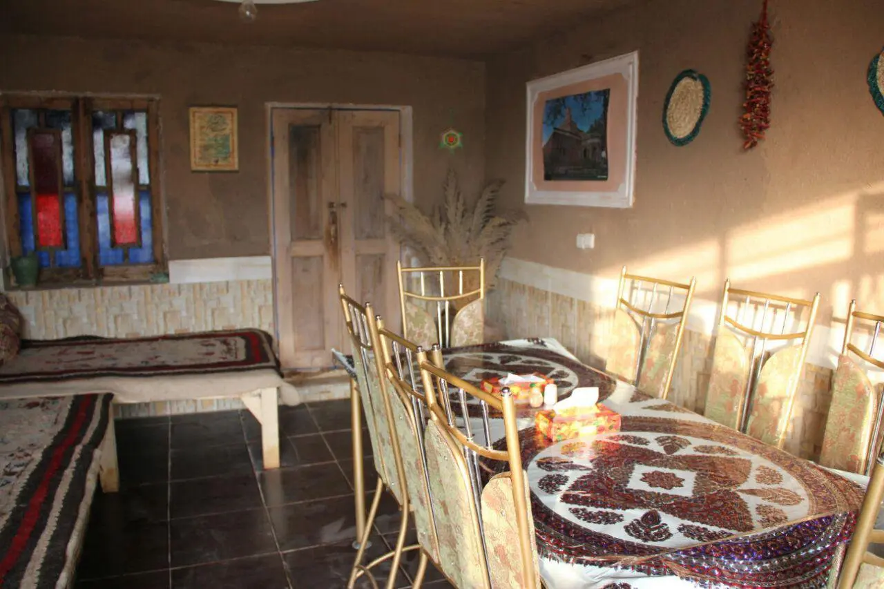 بوم گردی آله آموت اتاق سوم