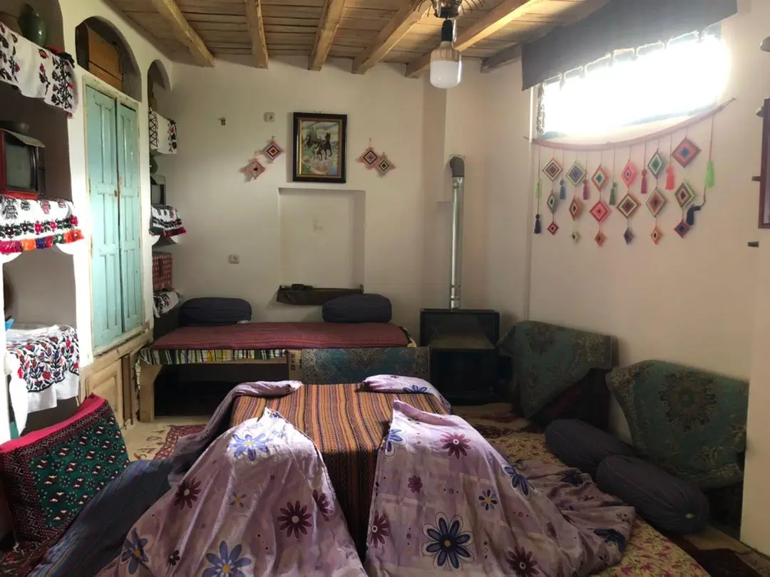 بوم گردی آله آموت اتاق چهارم