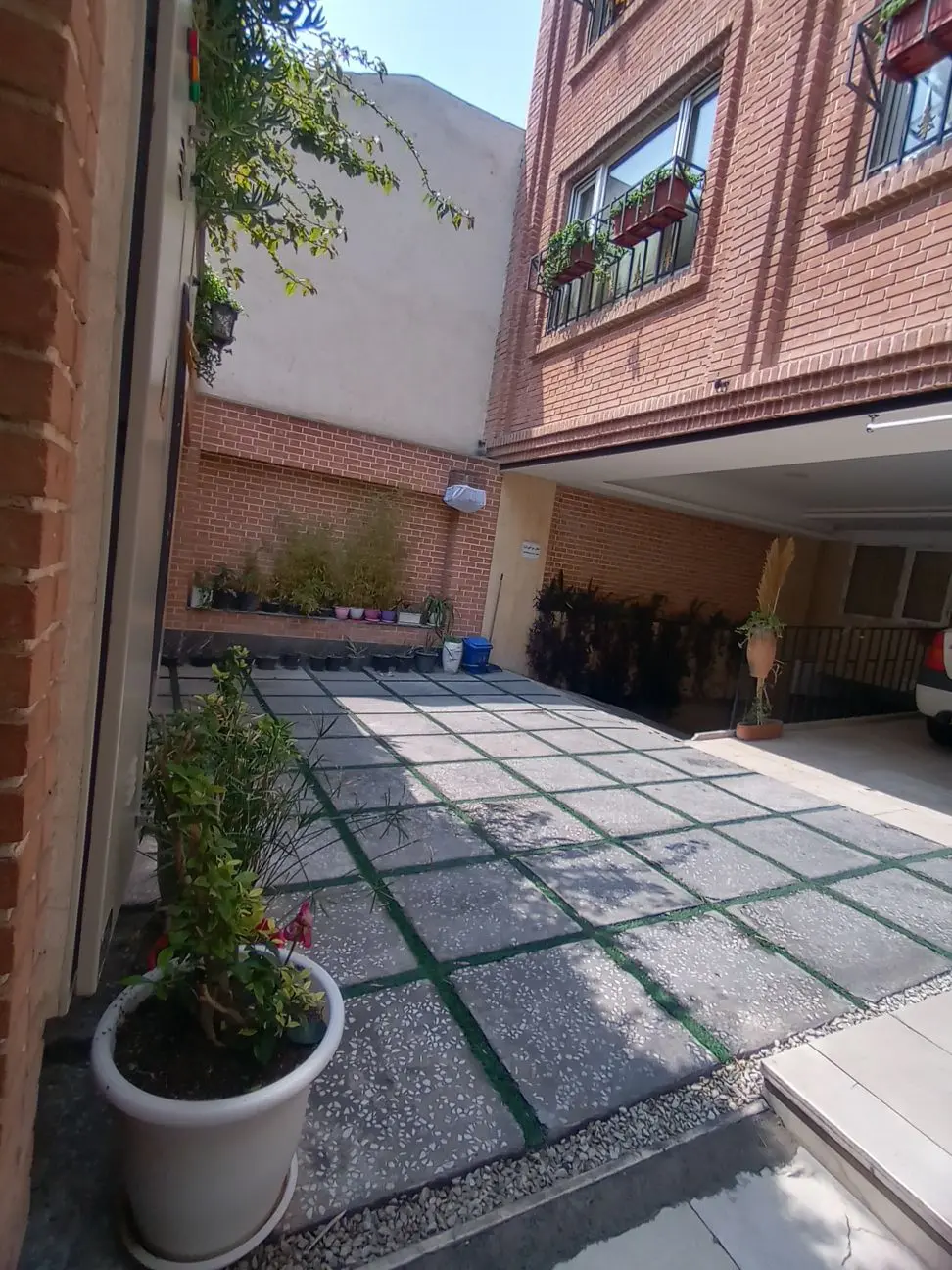 آپارتمان دوخوابه آگور 106