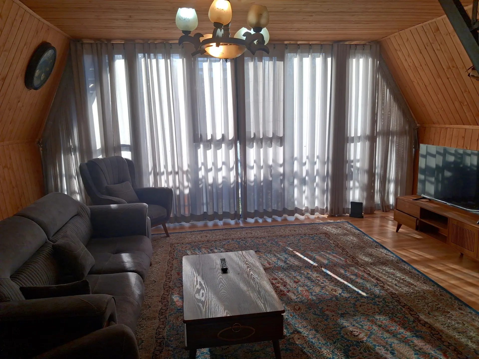کلبه سوئیسی یک خوابه ملانیکلا