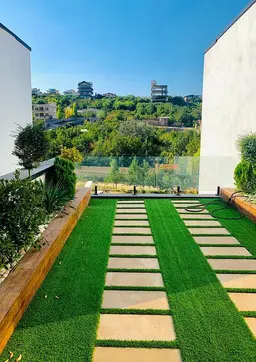 خانم خرازی