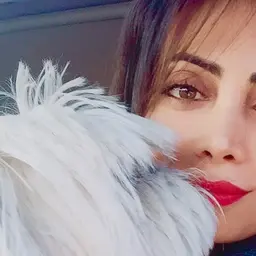 شایا نیک