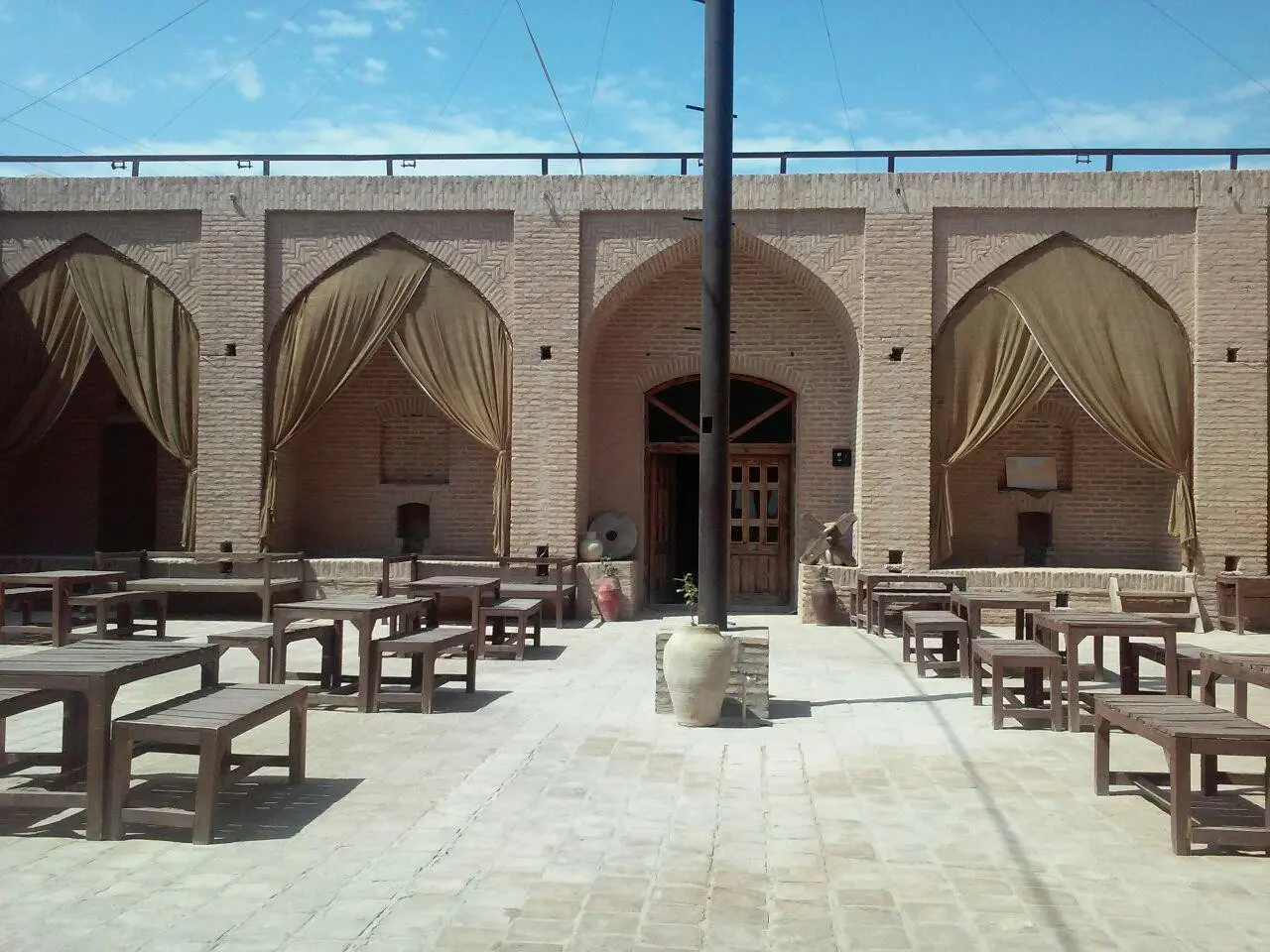 هتل سنتی مهریز