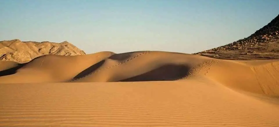 اقامتگاه بوم گردی نمکزار سه قلعه در سرایان