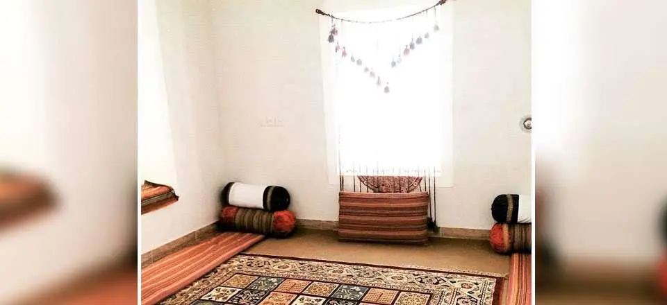اقامتگاه بوم گردی نمکزار سه قلعه در سرایان
