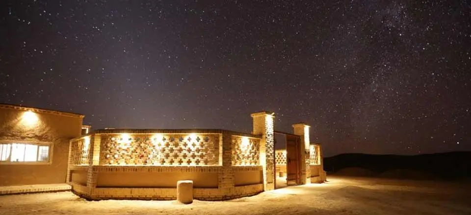 اقامتگاه بوم گردی نمکزار سه قلعه در سرایان