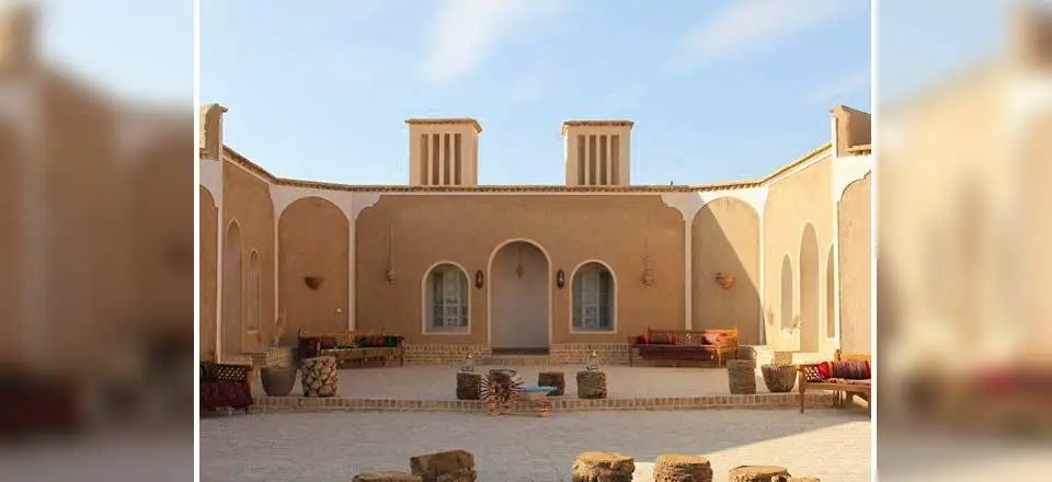 اقامتگاه بوم گردی نمکزار سه قلعه در سرایان