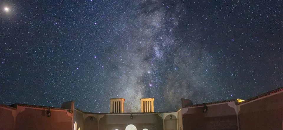 اقامتگاه بوم گردی نمکزار سه قلعه در سرایان