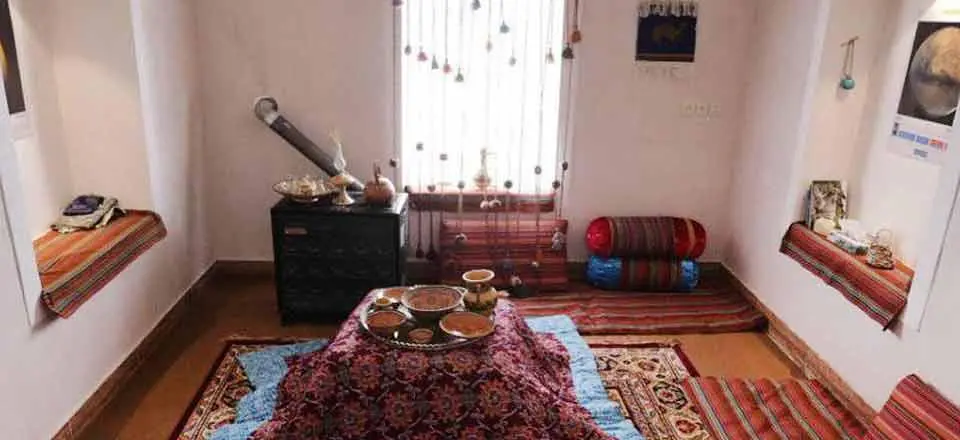 اقامتگاه بوم گردی نمکزار سه قلعه در سرایان
