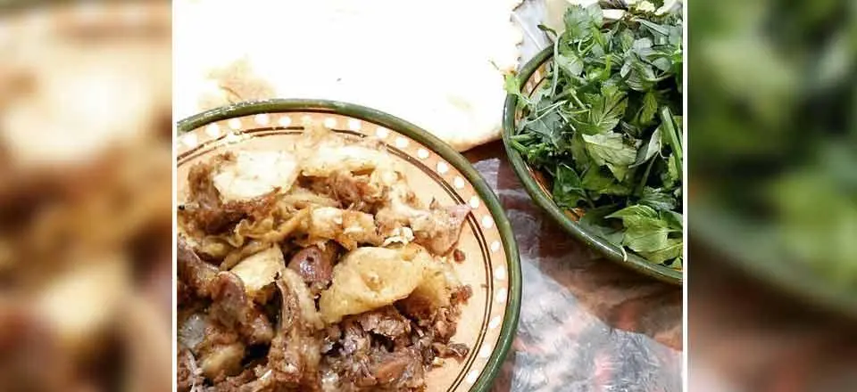 اقامتگاه بوم گردی نمکزار سه قلعه در سرایان