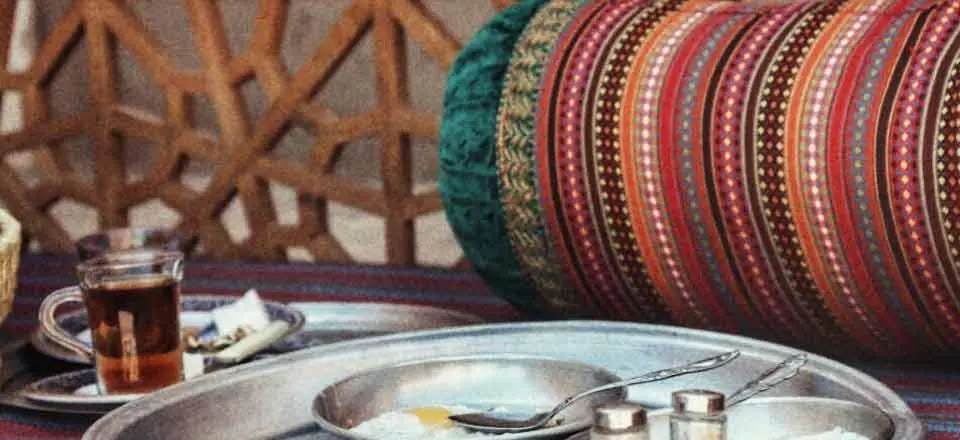 اقامتگاه بوم گردی نمکزار سه قلعه در سرایان