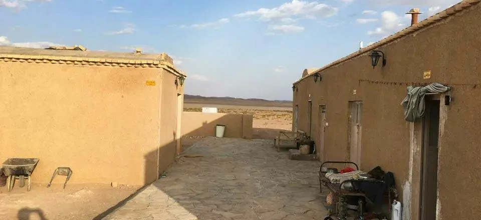 اقامتگاه بوم گردی نمکزار سه قلعه در سرایان