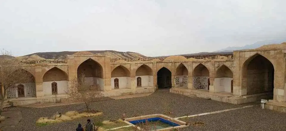 اجاره اقامتگاه بوم گردی قصر شیرین در گرمسار