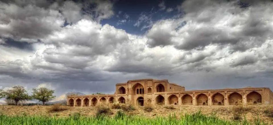 اقامتگاه بوم گردی نرگس داورزن
