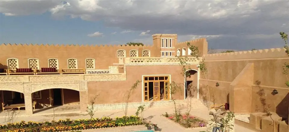 اقامتگاه بوم گردی ارگ رادکان چناران