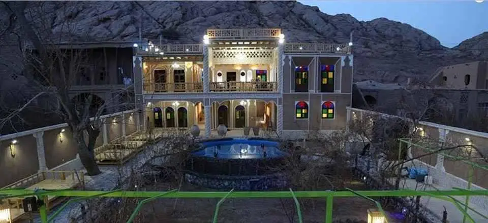 اجاره بوم گردی باغ دو سرو در تفت