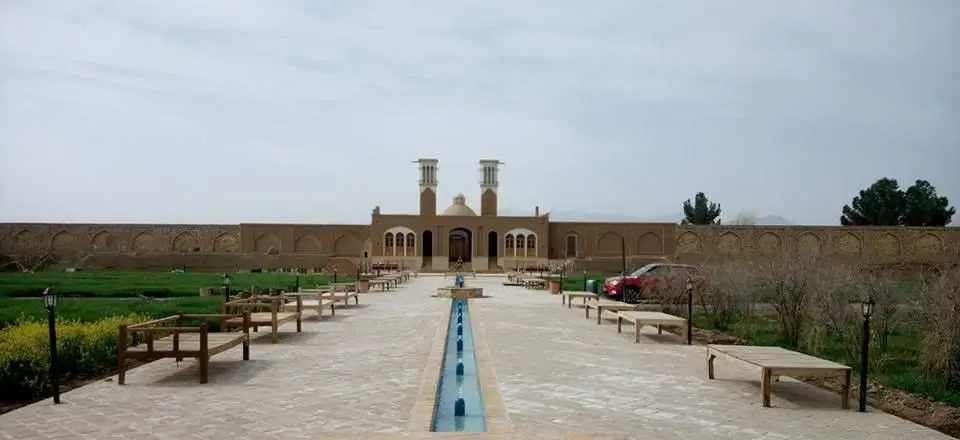 اجاره اقامتگاه بوم گردی خانه باغ شاکر در آران وبیدگل