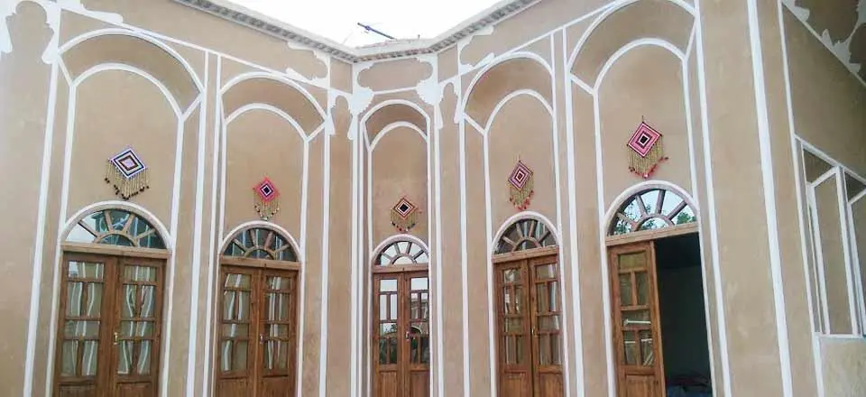بوم گردی سرای جهانگرد در مهریز