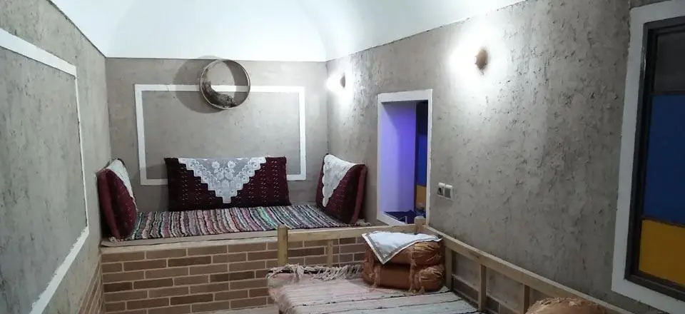 اقامتگاه بوم گردی علی بابا حلوان طبس 