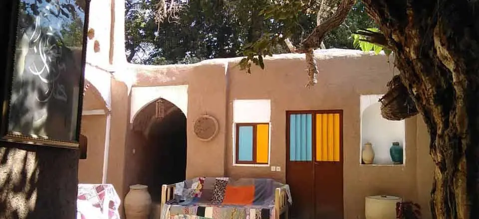 اقامتگاه بوم گردی آویشن در کوهبنان