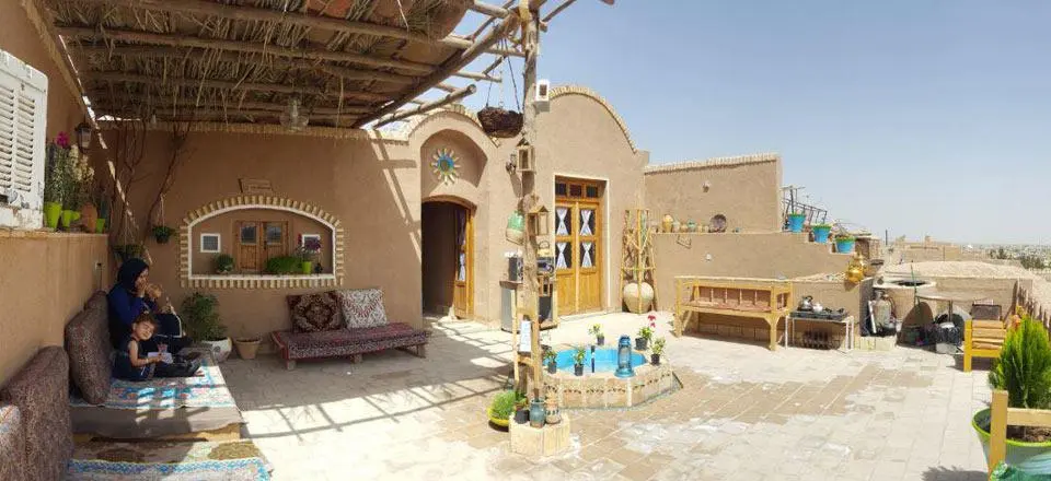 اقامتگاه بوم گردی لب خندق در میبد