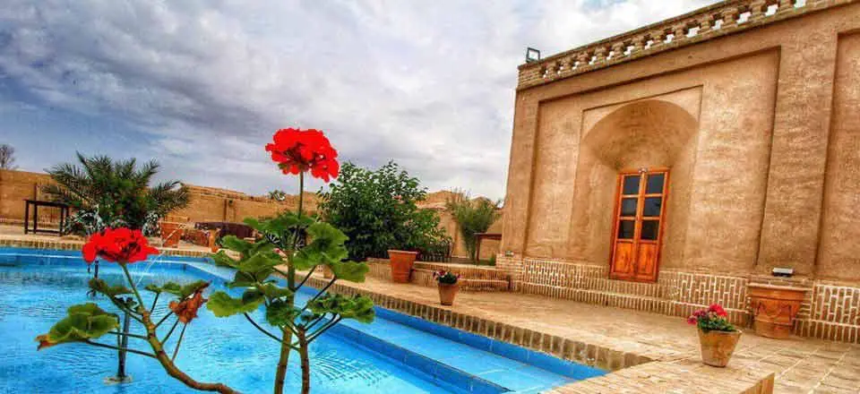 اقامتگاه بوم گردی هشت طاق در طبس