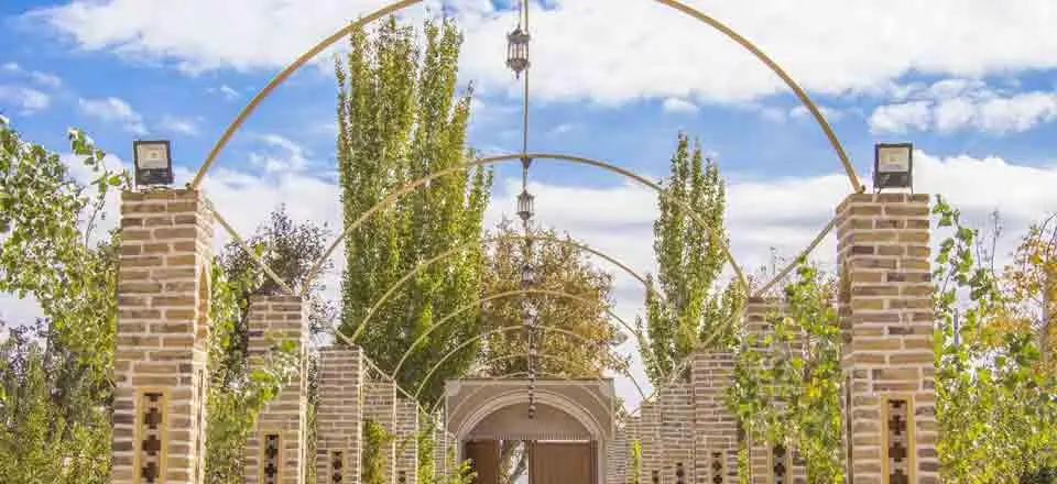 اقامتگاه بوم گردی عمارت بهشت هشتم در فردوس