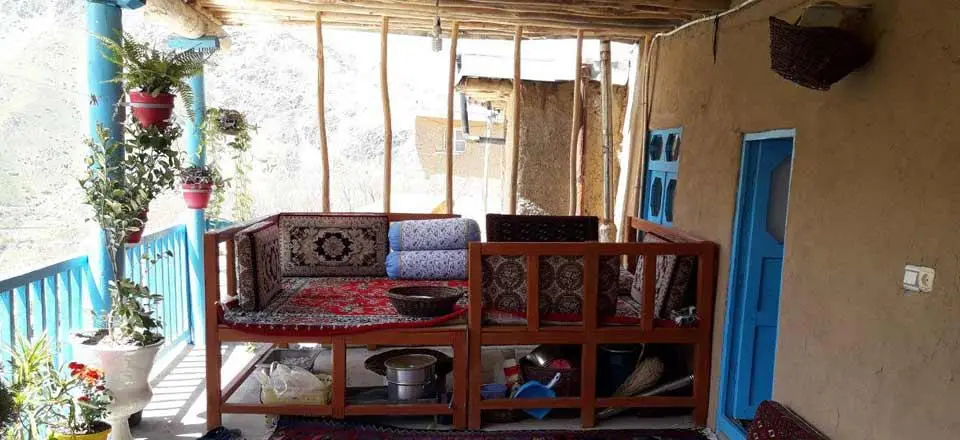 اقامتگاه بوم گردی روژ در سنندج