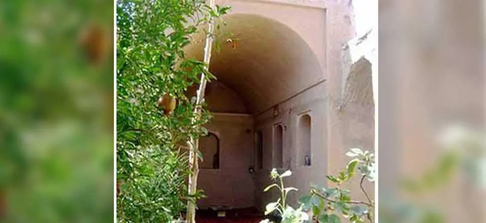 اقامتگاه بوم گردی آیرونی در خور و بیابانک